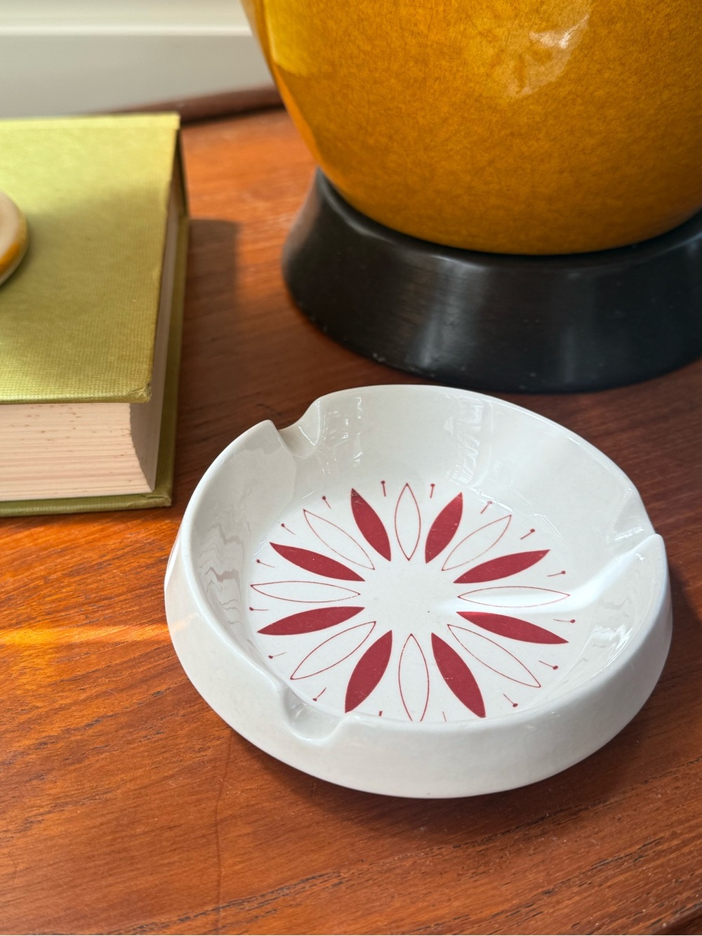 Mid-Century Ceramic Ashtray with Red Floral Starburst by Crown Lynn Potteries